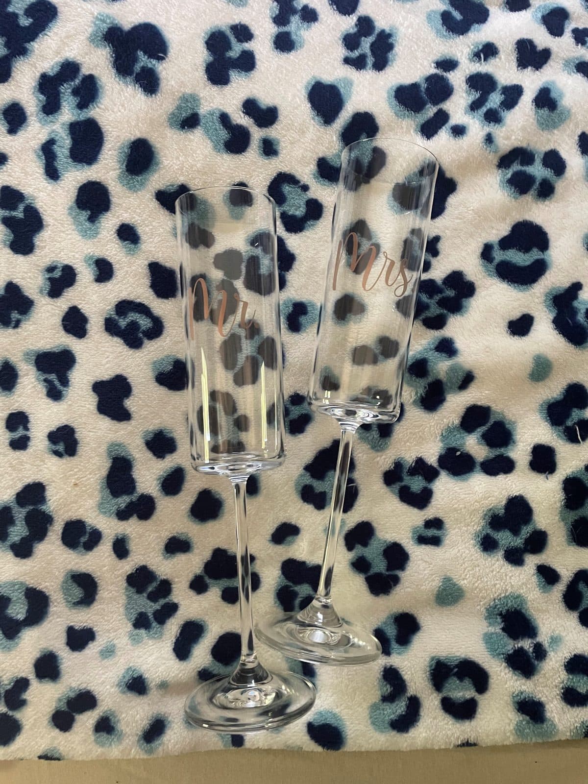 Mr & Mrs champagne flutes